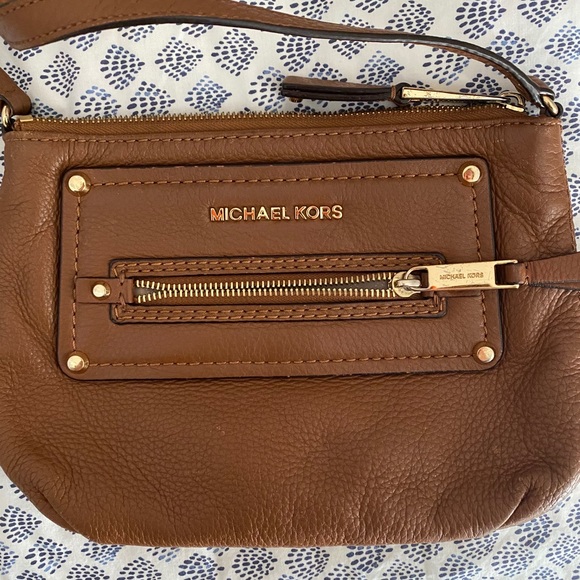 SOLD - Michael Kors Brown Gilmore Cross Body Bag - Picture 2 of 13